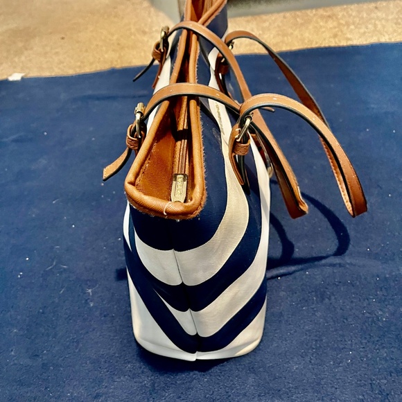 Michael Kors Designer Purse - Picture 4 of 9